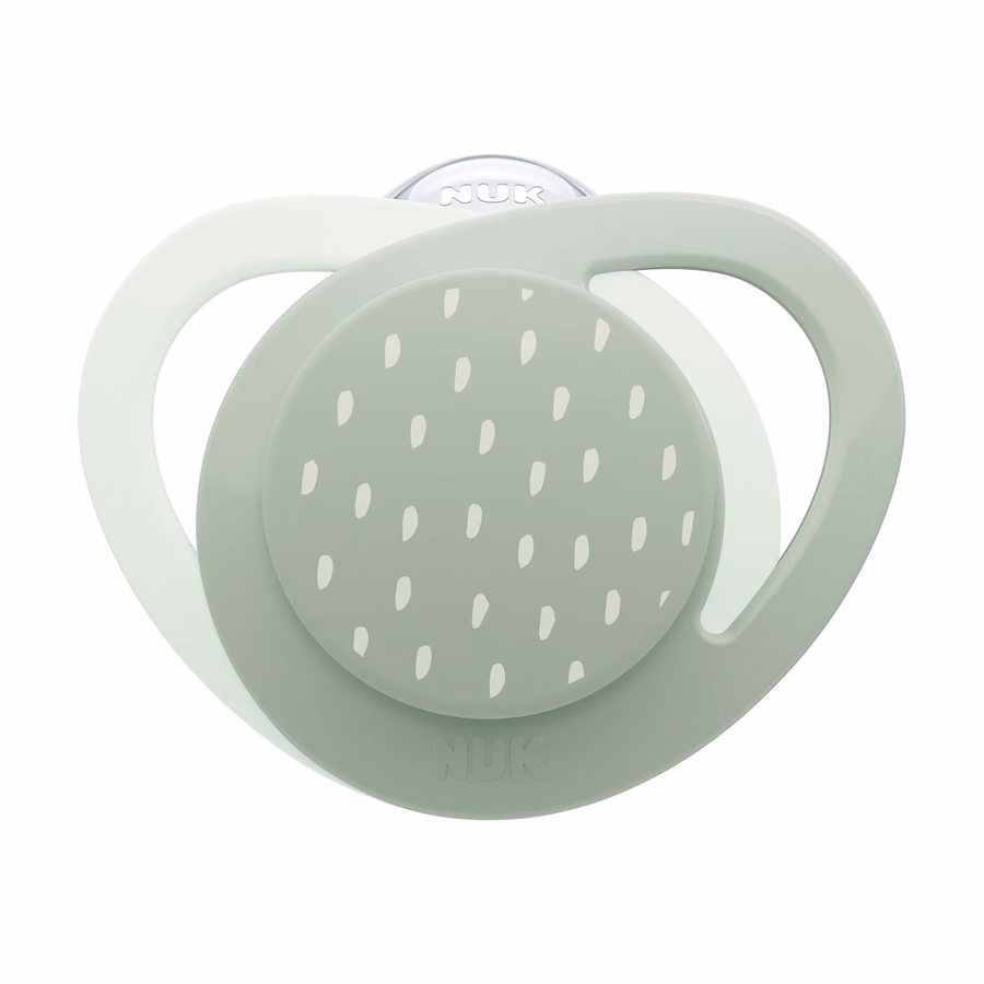 Sucette orthodontique phosphorescente NUK avec collerette en forme de cœur, sans BPA, convient aux bébés de 18 à 36 mois, lot de 4 : Santé et Maison