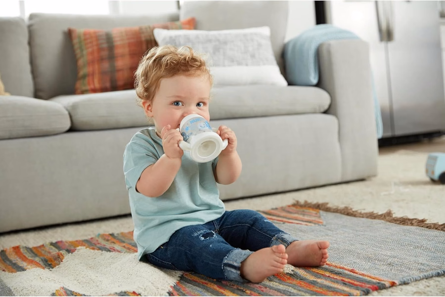 Gobelet d'apprentissage NUK, 150 ml, lot de 1, dès 6 mois – Sans BPA, gobelet anti-fuites : Bébé