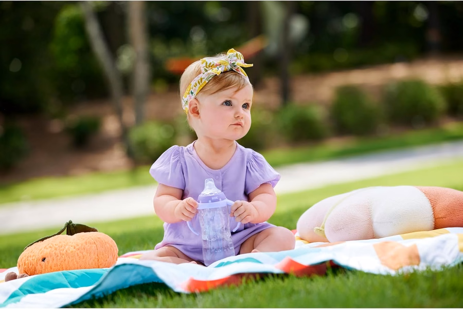 Gobelet d'apprentissage NUK Large Learner en Tritan, 295 ml, dès 8 mois – Sans BPA, anti-fuites : Bébé
