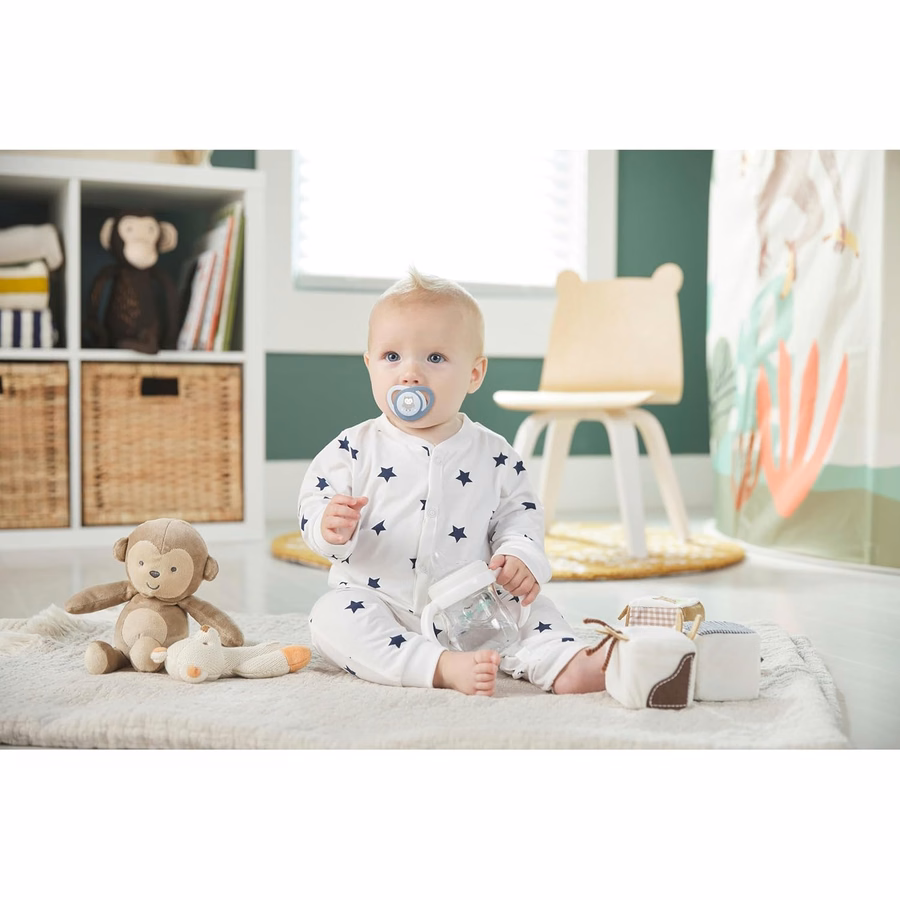 Sucette orthodontique phosphorescente NUK avec collerette en forme de cœur, sans BPA, convient aux bébés de 6 à 18 mois, lot de 4 : Santé et Maison